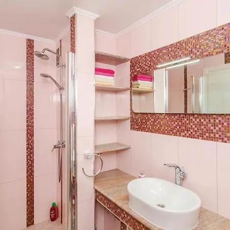 Amazing In With Kitchen Apartmán