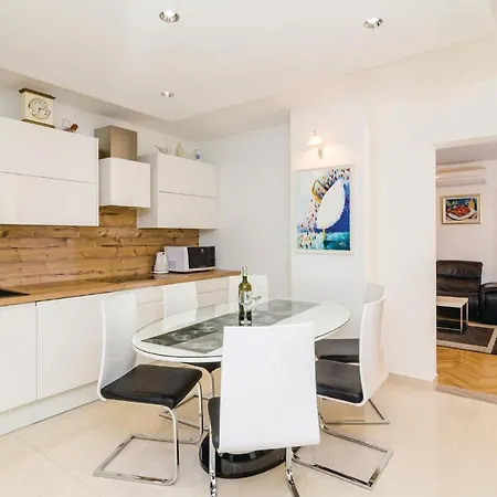 Amazing In With Kitchen شقة *